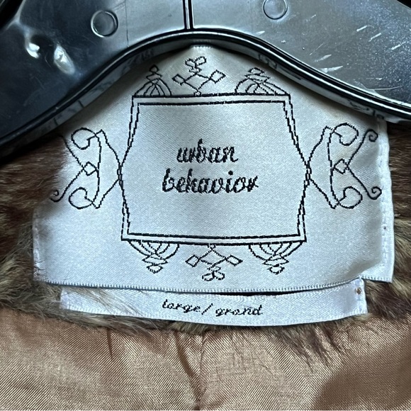 Urban Behaviour cropped faux fur vest - Picture 4 of 4